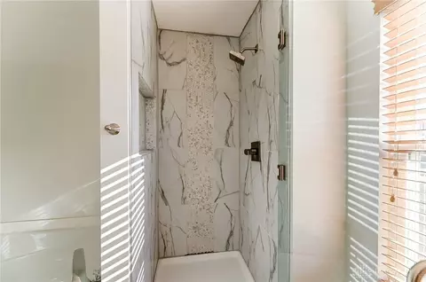 Bath - 25 E Long Meadow Dr, Springboro, OH 45066 photo 3 of 6