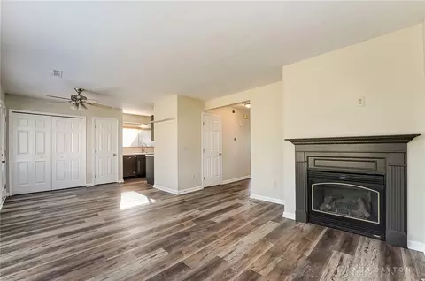 Living - 25 E Long Meadow Dr, Springboro, OH 45066 photo 6 of 7