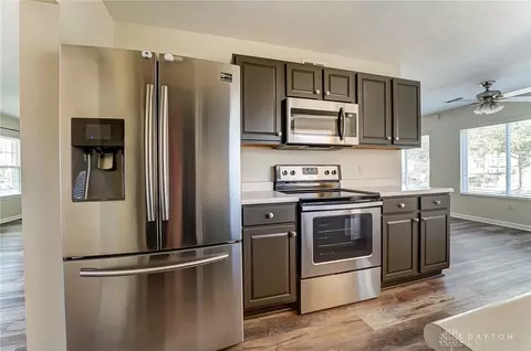 Kitchen - 25 E Long Meadow Dr, Springboro, OH 45066 photo 3 of 4