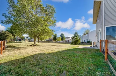 Exterior - 25 E Long Meadow Dr, Springboro, OH 45066 photo 6 of 10