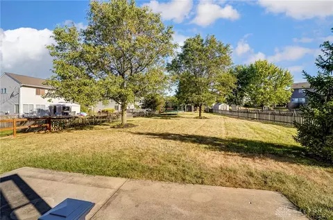 Exterior - 25 E Long Meadow Dr, Springboro, OH 45066 photo 5 of 10