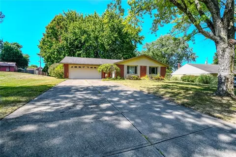2143 Plantation Trl, Bellbrook, OH 45305
