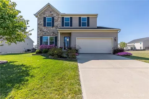5106 Dayflower Dr, Tipp City, OH 45371