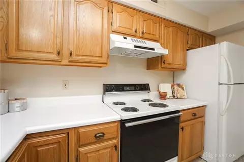 Kitchen - 3997 Maplefield Ct #D, Cincinnati, OH 45255 photo 4 of 5