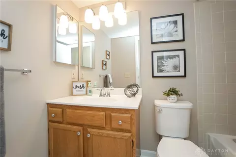 Bath - 3997 Maplefield Ct #D, Cincinnati, OH 45255 photo 2 of 4