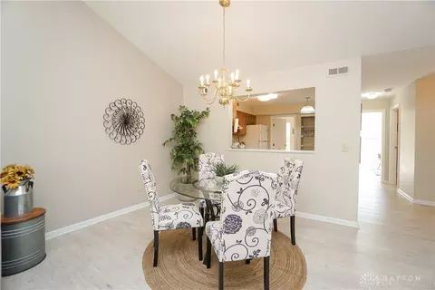 Dining - 3997 Maplefield Ct #D, Cincinnati, OH 45255 photo 3 of 3