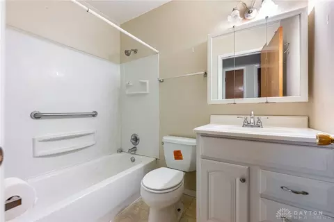 Bath - 517 E 4th St, Franklin, OH 45005 photo 2 of 2