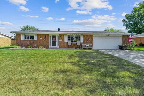 1021 Merrywood Dr, Englewood, OH 45322