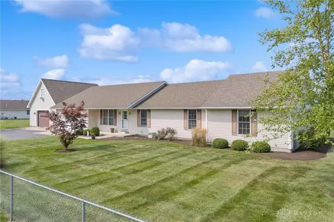 1079 Ventura Dr, Wilmington, OH 45177