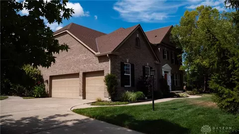 Exterior - 304 Yankee Trace Dr, Centerville, OH 45458 photo 3 of 12
