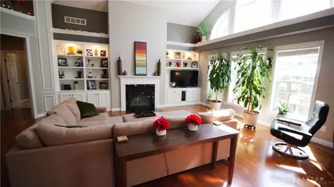 Living - 304 Yankee Trace Dr, Centerville, OH 45458 photo 6 of 6