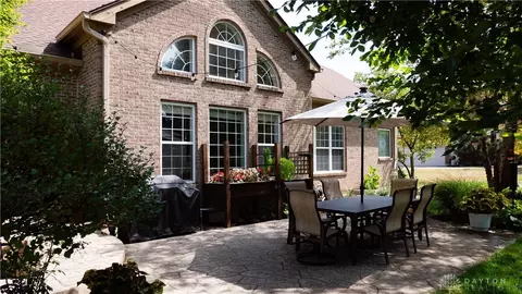 Exterior - 304 Yankee Trace Dr, Centerville, OH 45458 photo 7 of 12