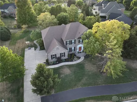 304 Yankee Trace Dr, Centerville, OH 45458