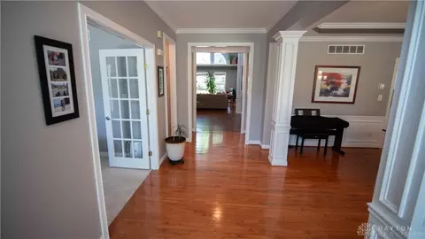 Entry Way - 304 Yankee Trace Dr, Centerville, OH 45458 photo 2 of 8