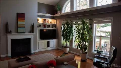 Living - 304 Yankee Trace Dr, Centerville, OH 45458 photo 5 of 6