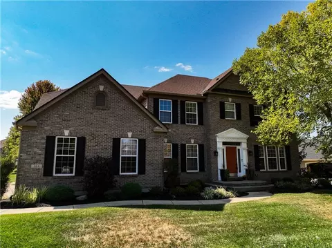 Exterior - 304 Yankee Trace Dr, Centerville, OH 45458 photo 1 of 12