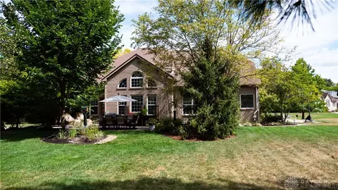 Exterior - 304 Yankee Trace Dr, Centerville, OH 45458 photo 6 of 12