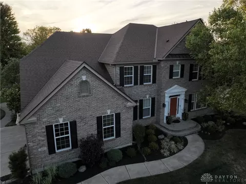 Exterior - 304 Yankee Trace Dr, Centerville, OH 45458 photo 4 of 12