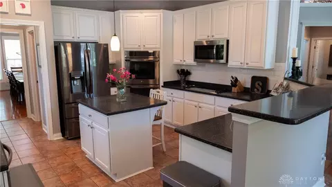 Kitchen - 304 Yankee Trace Dr, Centerville, OH 45458 photo 2 of 3