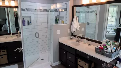 Bath - 304 Yankee Trace Dr, Centerville, OH 45458 photo 2 of 4