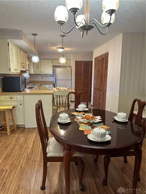 Dining - 3091 Arthur Rd, Springfield, OH 45502 photo 2 of 2
