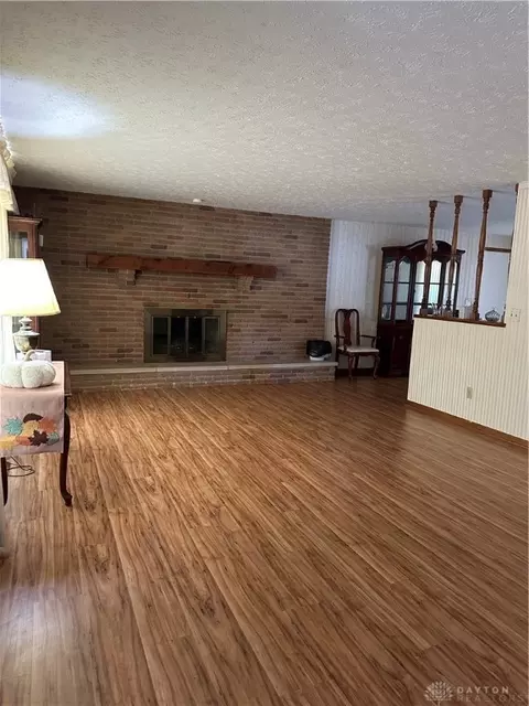 Living - 3091 Arthur Rd, Springfield, OH 45502 photo 1 of 3