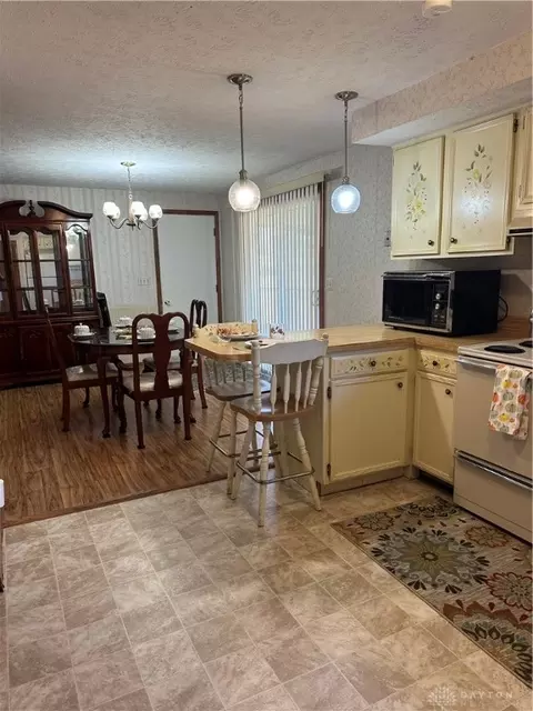 Kitchen - 3091 Arthur Rd, Springfield, OH 45502 photo 1 of 1
