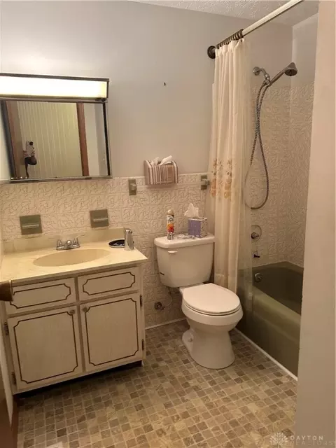 Bath - 3091 Arthur Rd, Springfield, OH 45502 photo 1 of 1