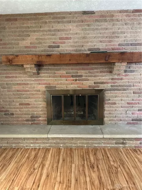 Living - 3091 Arthur Rd, Springfield, OH 45502 photo 3 of 3