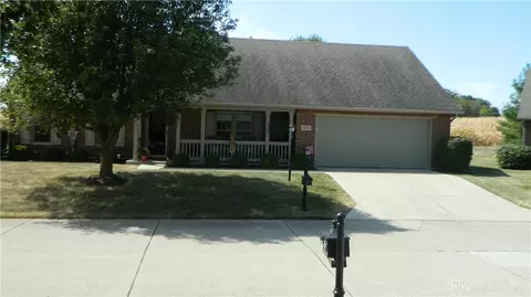 1806 Willow Lakes Dr, Springfield, OH 45502