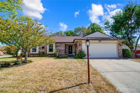 2103 Sir Lockesley Dr, Miamisburg, OH 45342