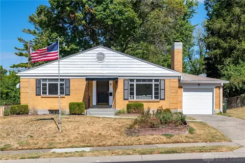 9 Foxridge Dr, Kettering, OH 45429