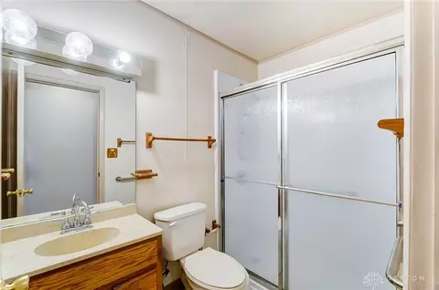 Bath - 237 Warren Dr, Springfield, OH 45503 photo 2 of 2