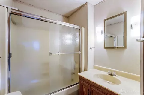 Bath - 237 Warren Dr, Springfield, OH 45503 photo 1 of 2