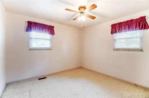 Bedroom - 237 Warren Dr, Springfield, OH 45503 photo 5 of 7