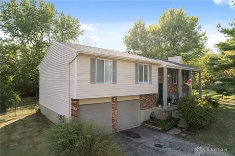 10125 Forestedge Ln, Miamisburg, OH 45342