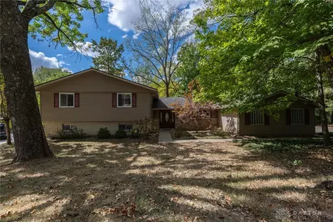 1450 Ambridge Rd, Centerville, OH 45459