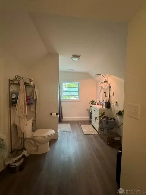 Bath - 230 E Madison Ave, Springfield, OH 45503 photo 3 of 6