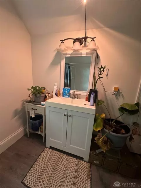 Bath - 230 E Madison Ave, Springfield, OH 45503 photo 5 of 6