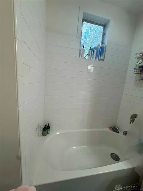 Bath - 230 E Madison Ave, Springfield, OH 45503 photo 1 of 6
