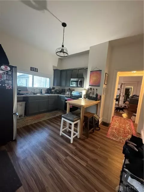 Kitchen - 230 E Madison Ave, Springfield, OH 45503 photo 4 of 8