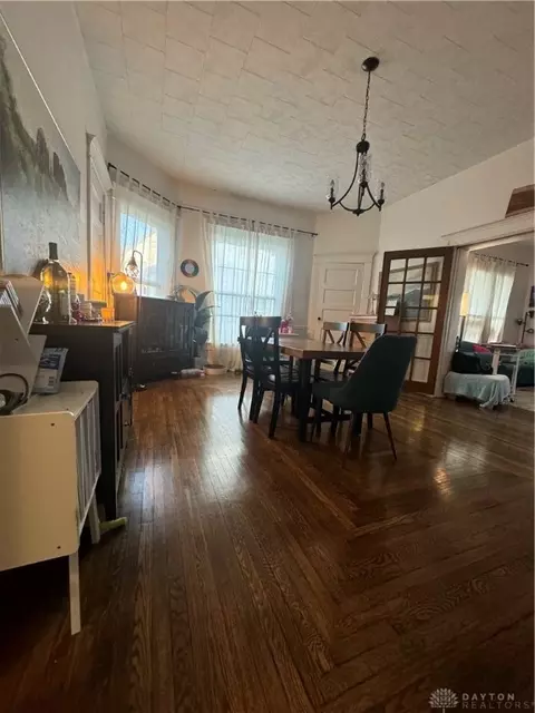 Dining - 230 E Madison Ave, Springfield, OH 45503 photo 2 of 3