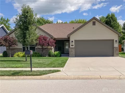 109 Settlers Trl, Englewood, OH 45322