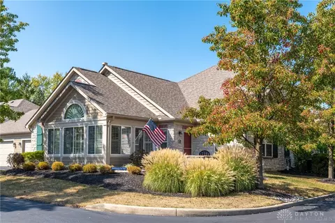 2383 Locust Hill Blvd, Dayton, OH 45431