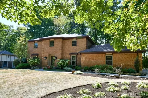 1220 Walnut Valley Ln, Dayton, OH 45458