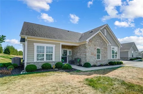 4748 Cobblestone Dr, Tipp City, OH 45371