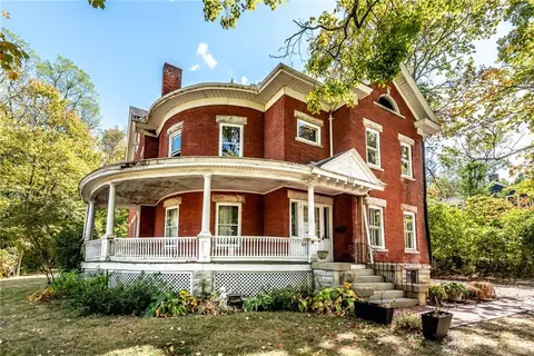 228 S Broadway St, Lebanon, OH 45036
