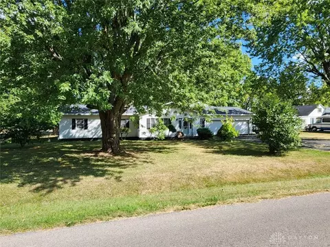 52 Apple Blossom Pl, Dayton, OH 45440