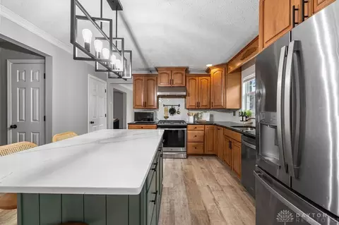 Kitchen - 30 Pine Ridge Ct, Springboro, OH 45066 photo 3 of 5
