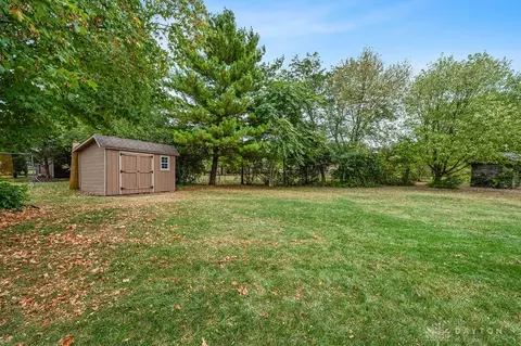 Exterior - 30 Pine Ridge Ct, Springboro, OH 45066 photo 8 of 11